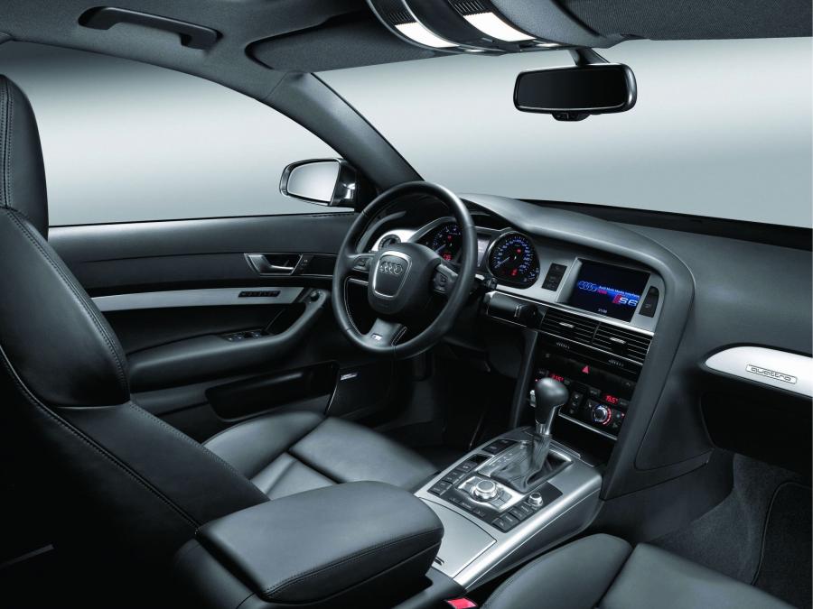 Торпедо Audi S6 Sedan (4F, C6) 2006 года  (фото 29 из 35)